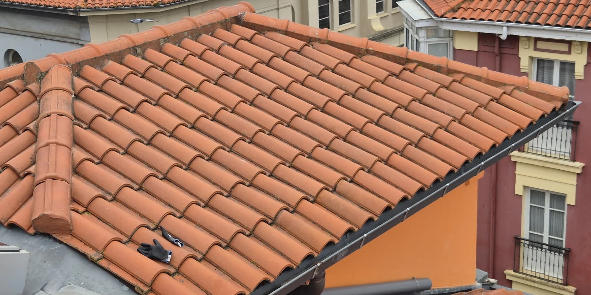 Vista lateral del tejado limpio